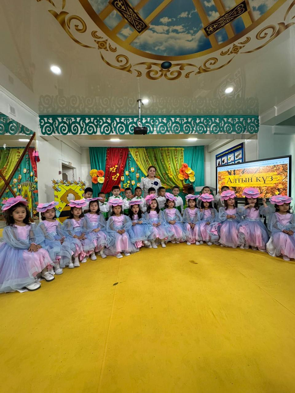 " Берекелі алтын күз" мерекесі Мад "Балауса" тобы