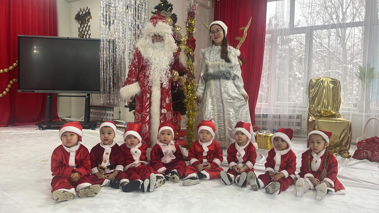 "Кел -Жаңа жыл,жаңа жыл" ертеңгілігі. Кіші "Айналайын" тобы